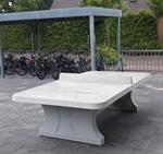Bord tennis bord i beton med arbundet kanter 